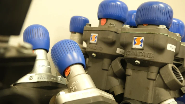Metering valves and controls hero banner